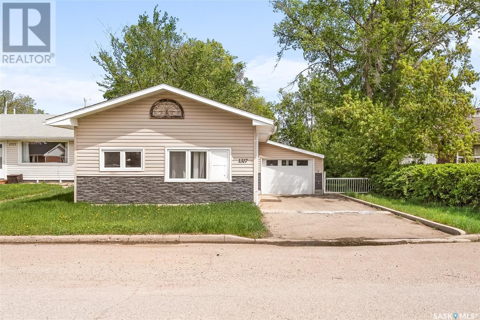 1317 Connaught AVENUE — photo 3