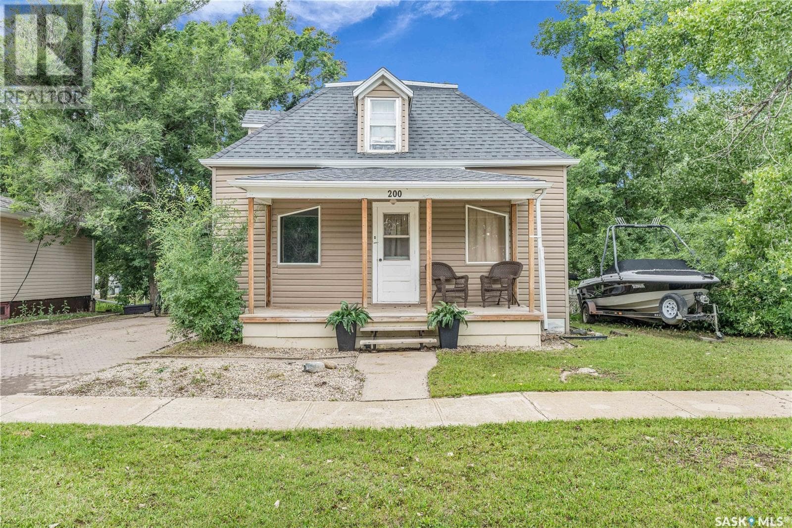 200 3rd AVENUE W