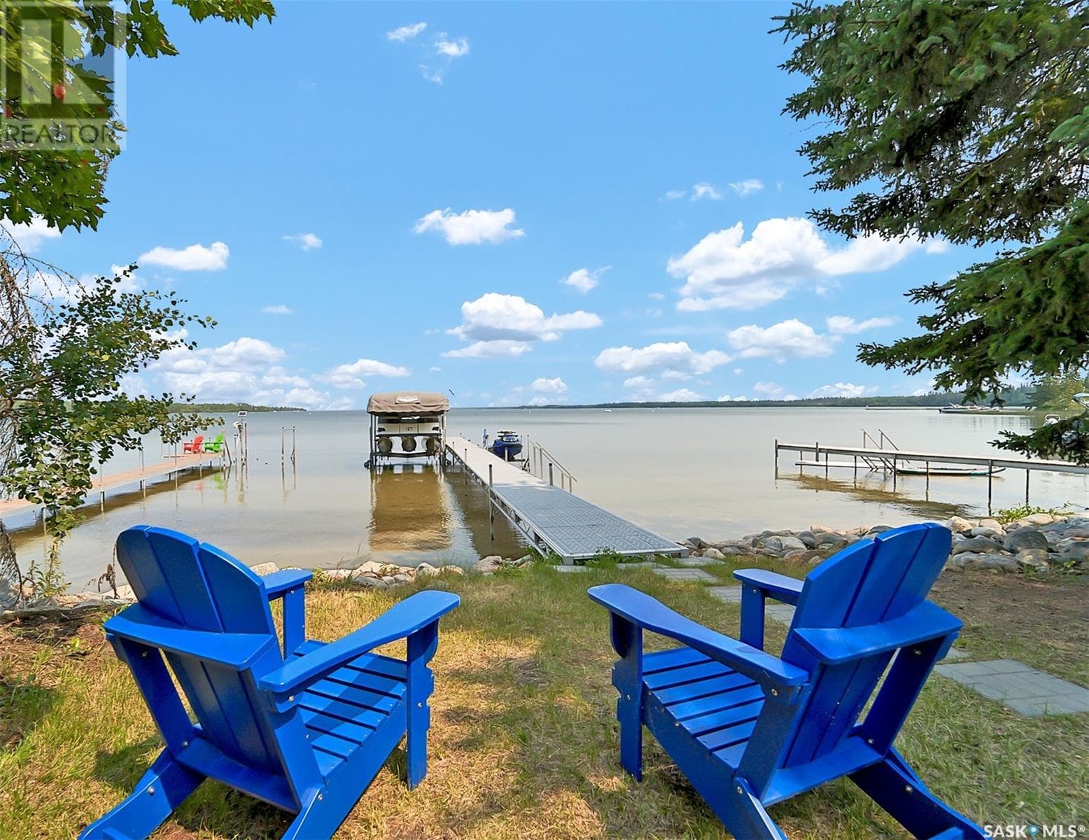 217 Beach AVENUE photo 3