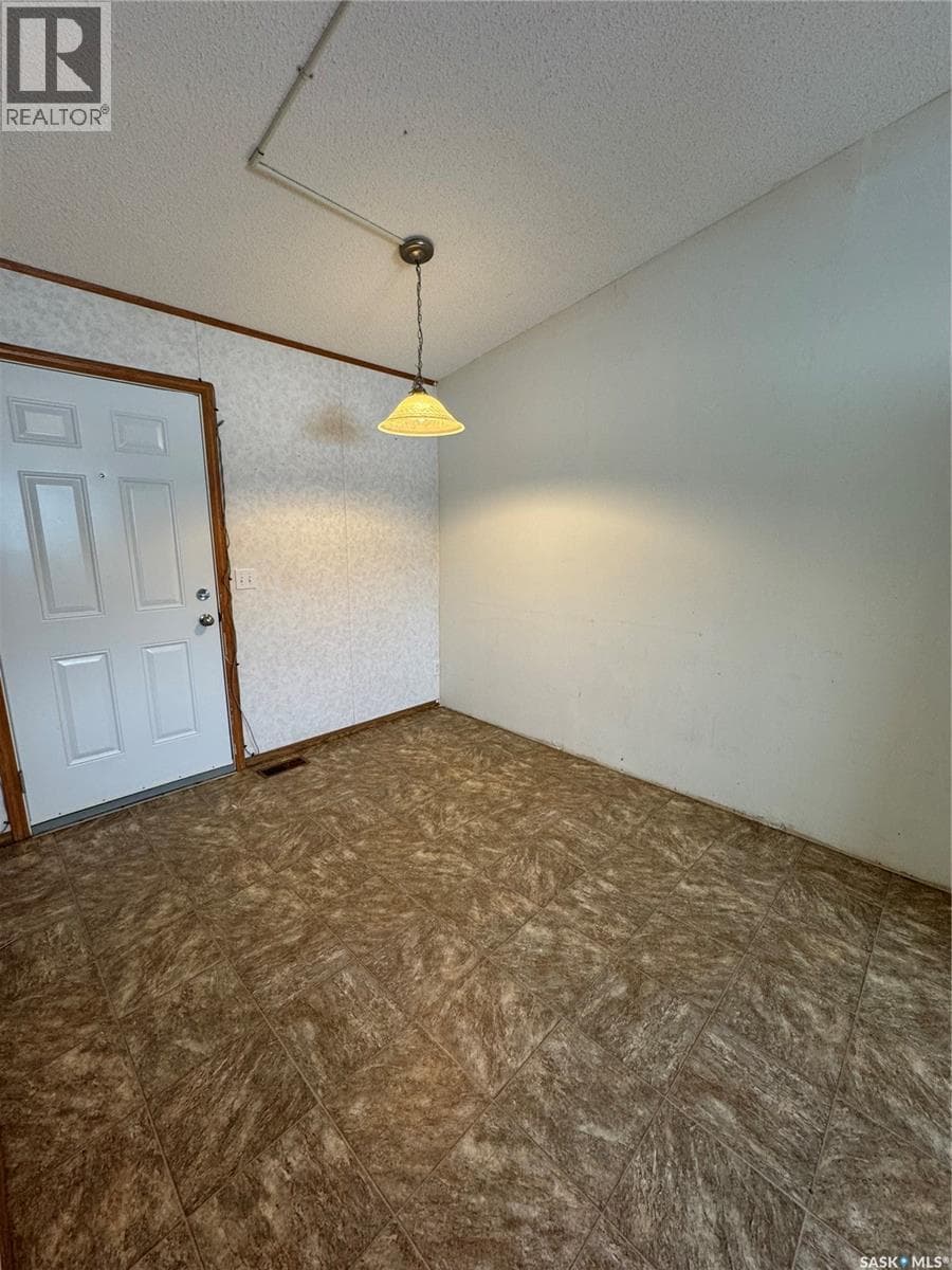 701 2nd AVENUE E — photo 3