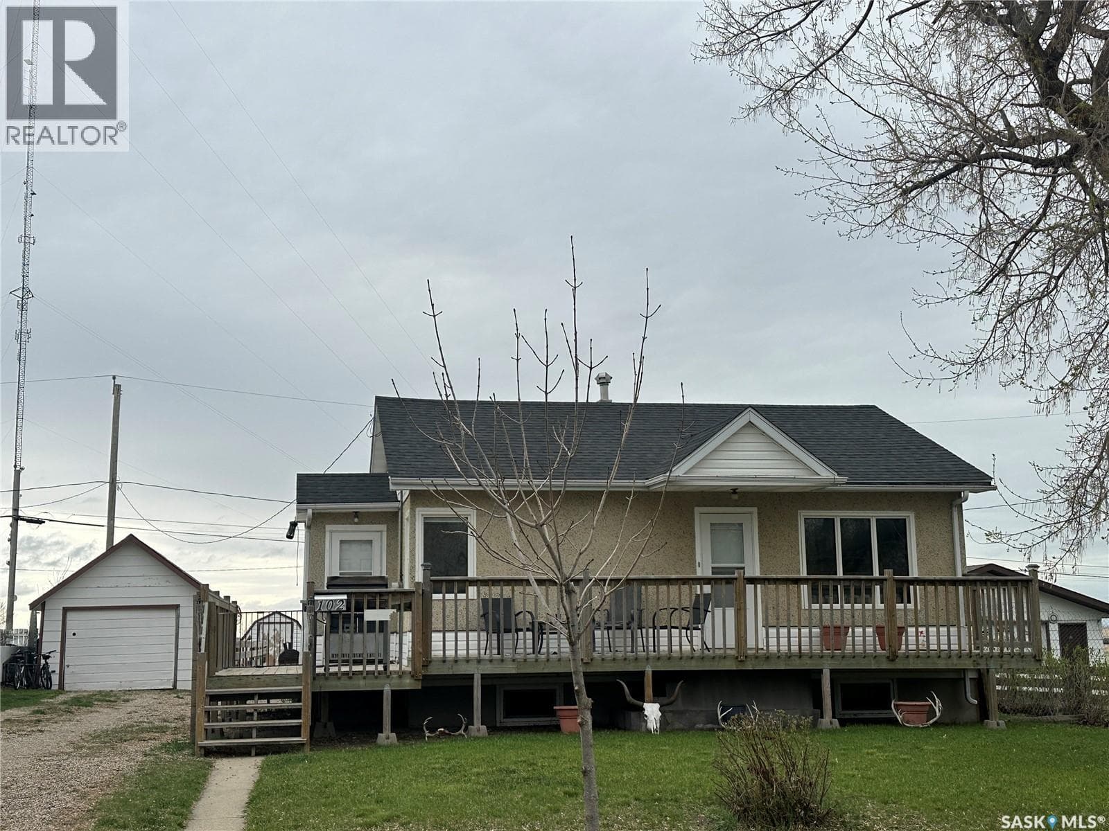 102 9th AVENUE SE
