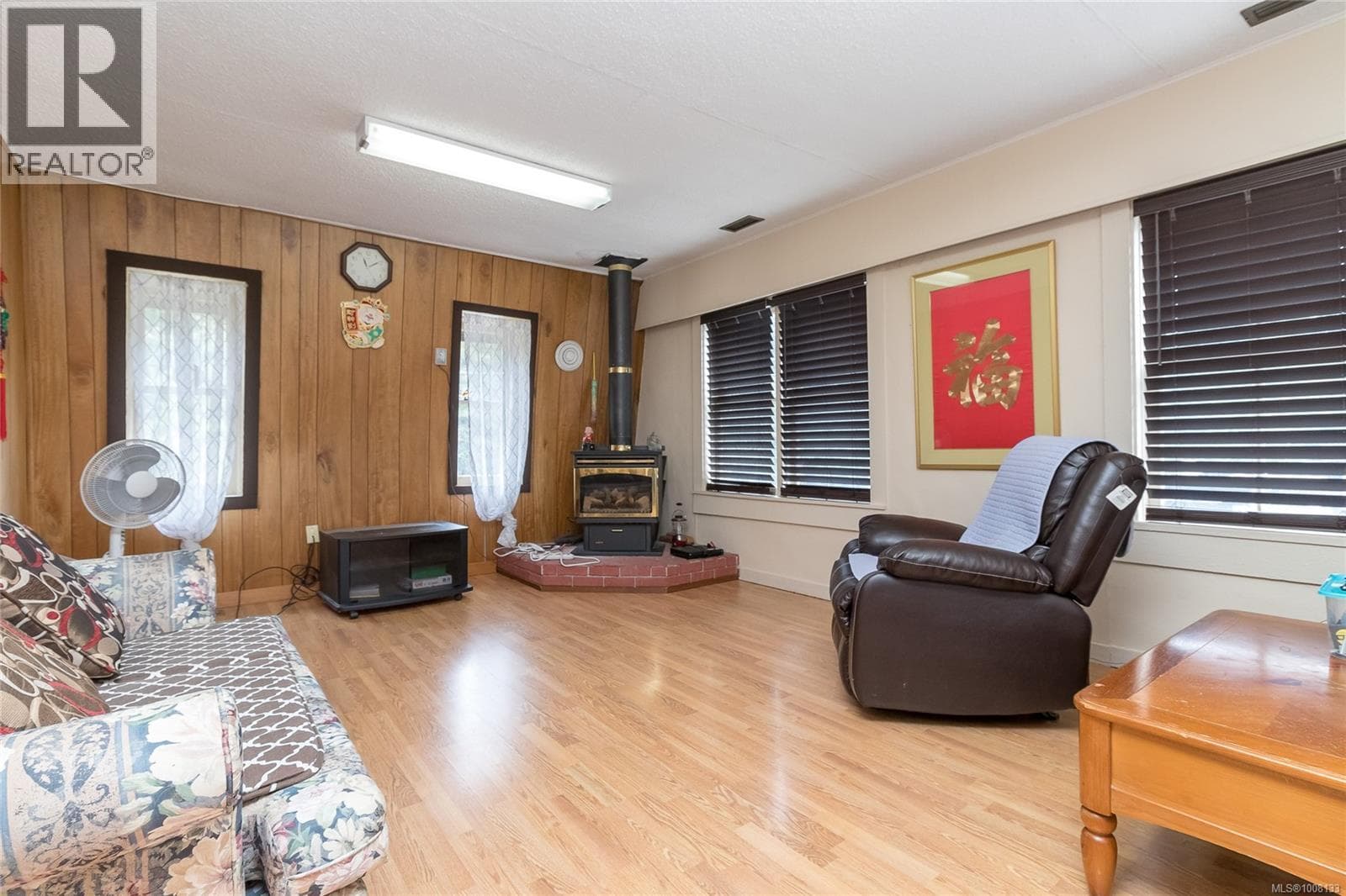 1494 Fisher Rd photo 4