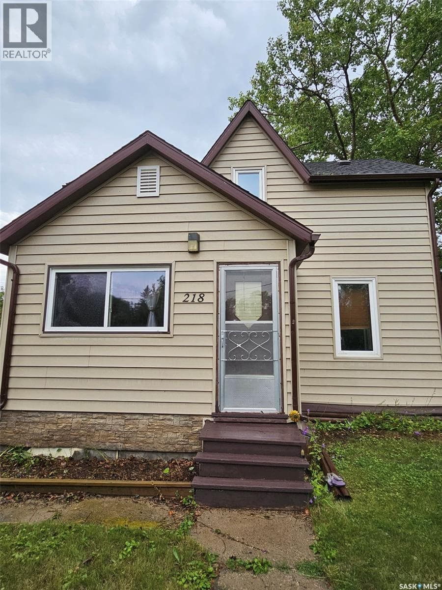 218 7th STREET W