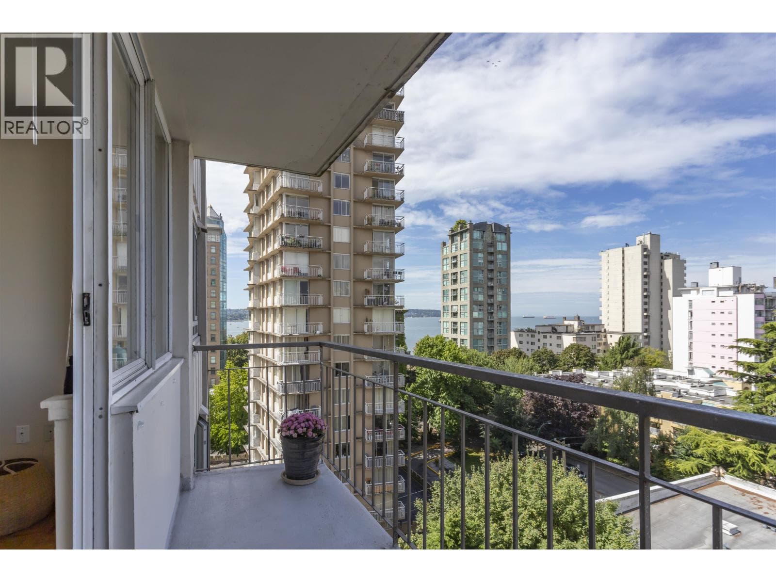 904 1850 COMOX STREET photo 5