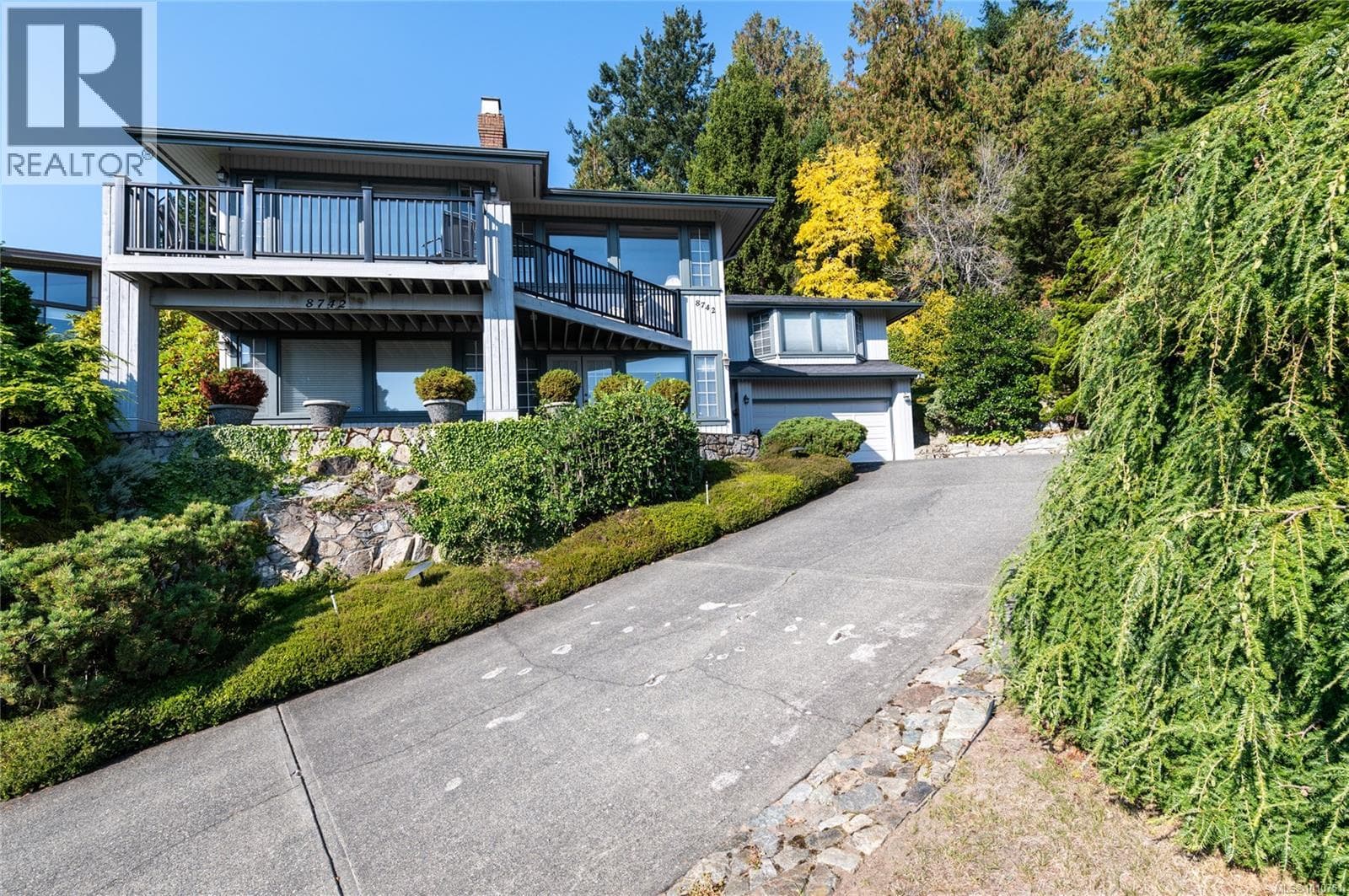 8742 Pender Park Dr photo 2