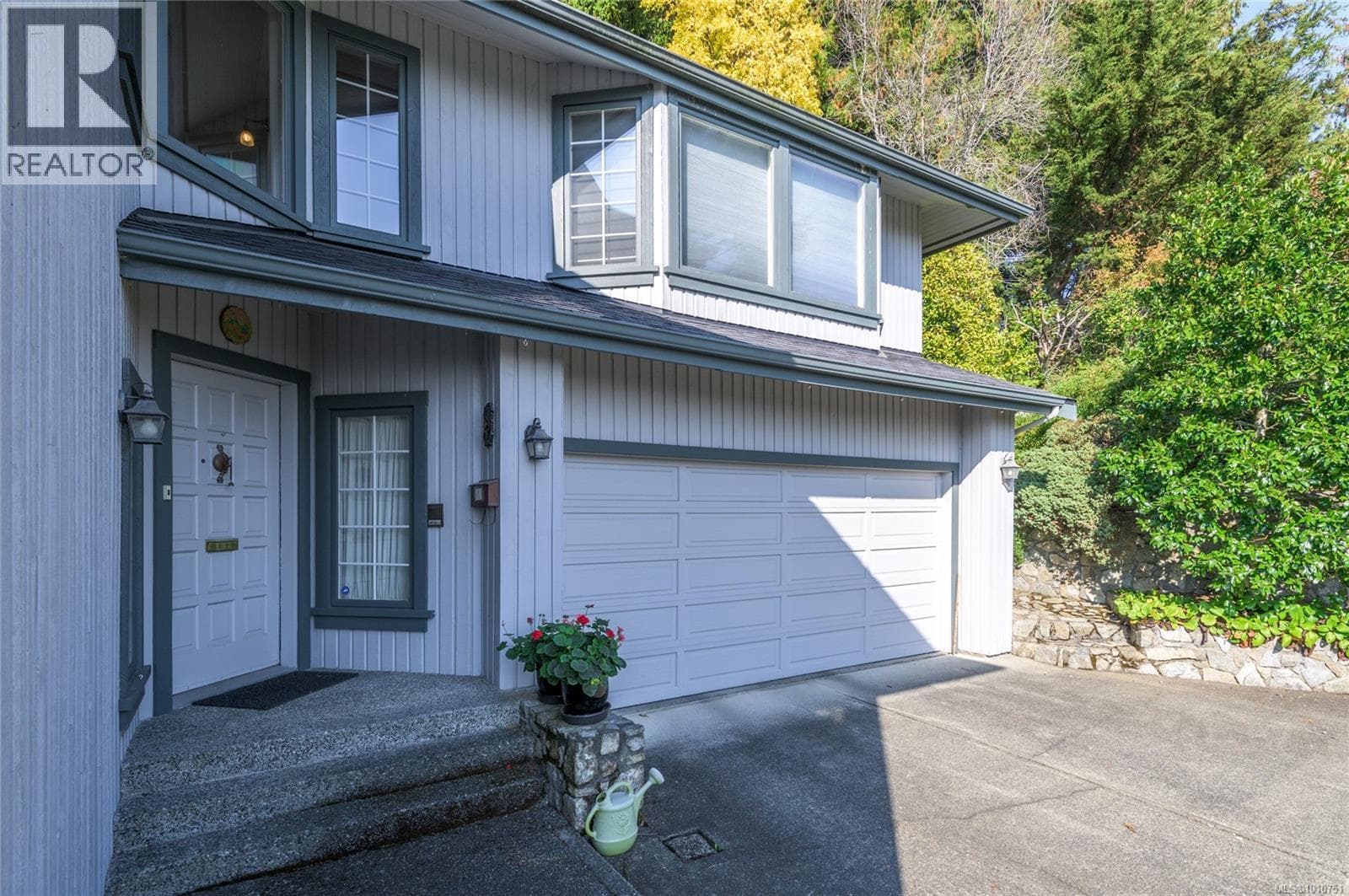 8742 Pender Park Dr photo 3