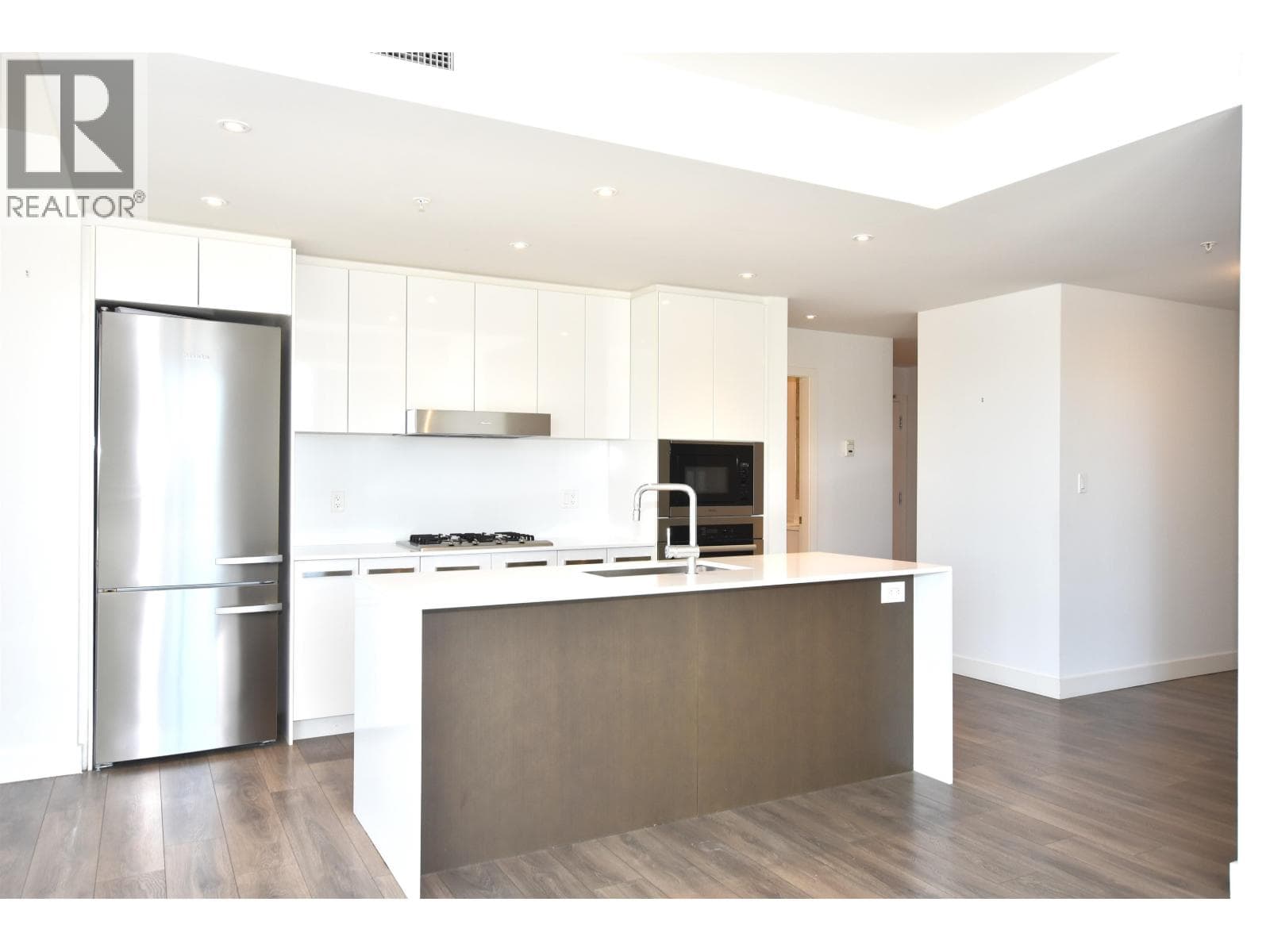 307 5688 WILLOW STREET photo 3