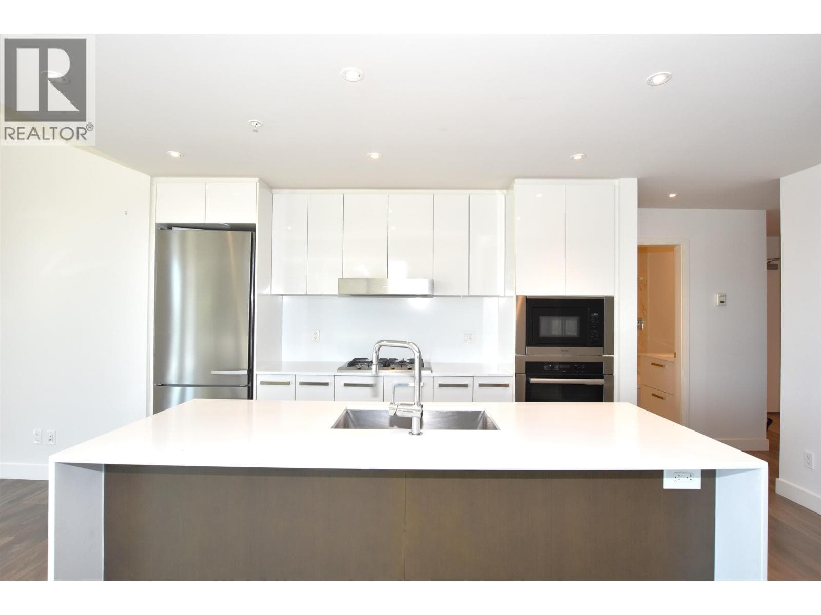 307 5688 WILLOW STREET photo 4