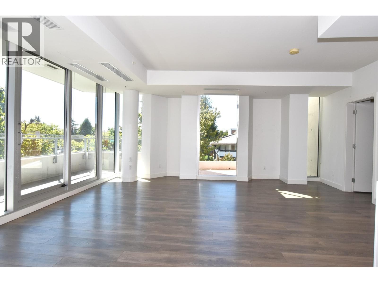 307 5688 WILLOW STREET photo 2