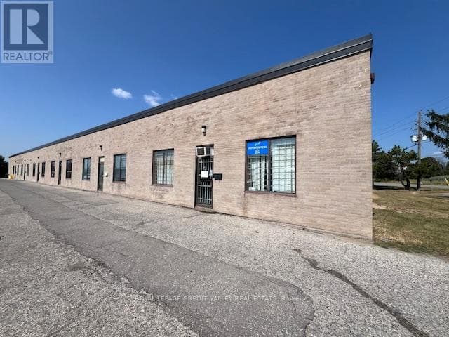 670 HARDWICK ROAD photo 3