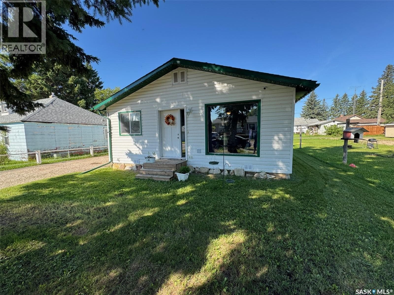 116 Elizabeth AVENUE photo 2