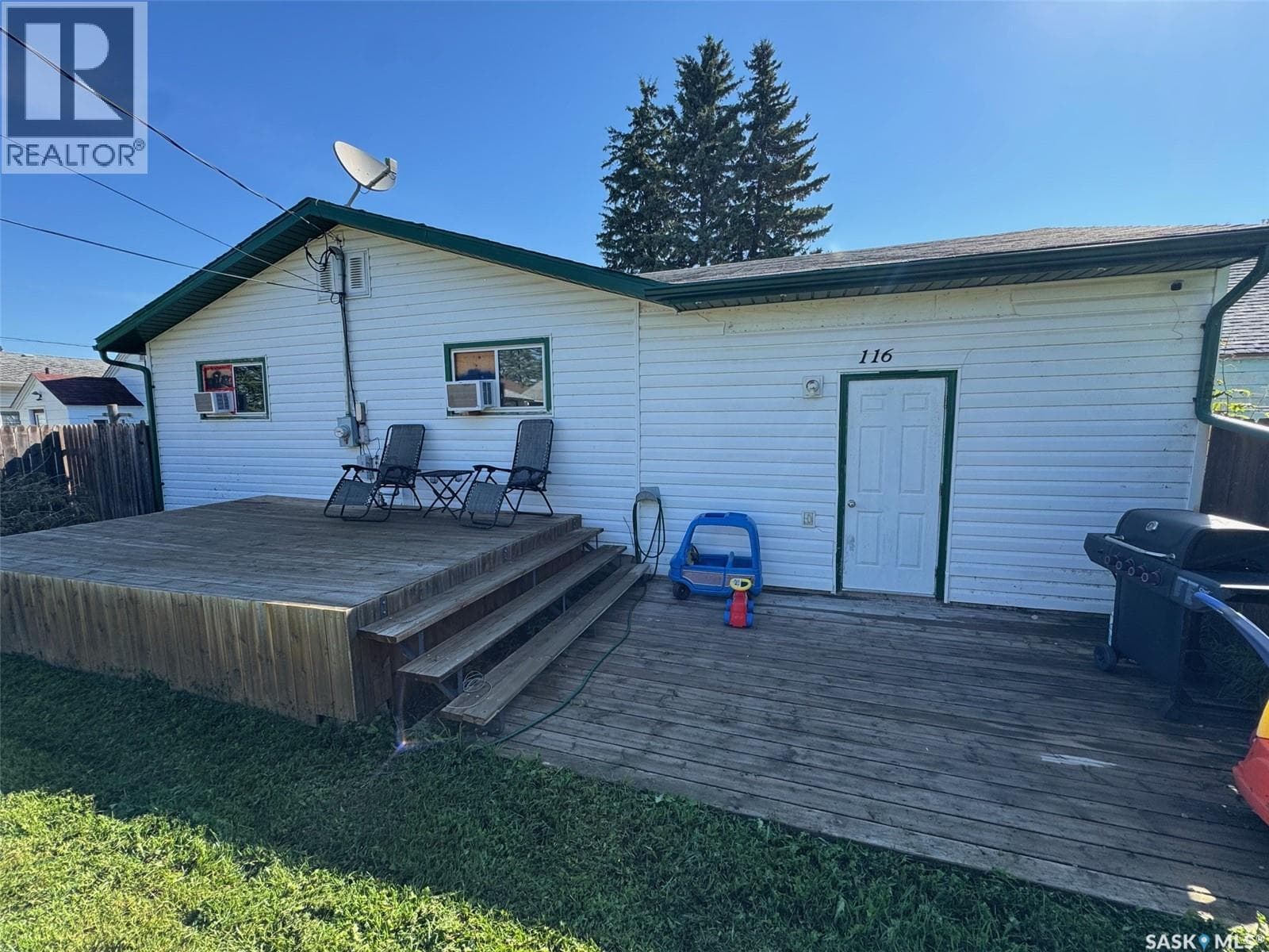116 Elizabeth AVENUE photo 3
