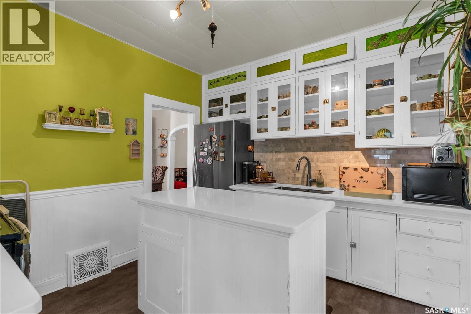 2152 Rae STREET photo 4