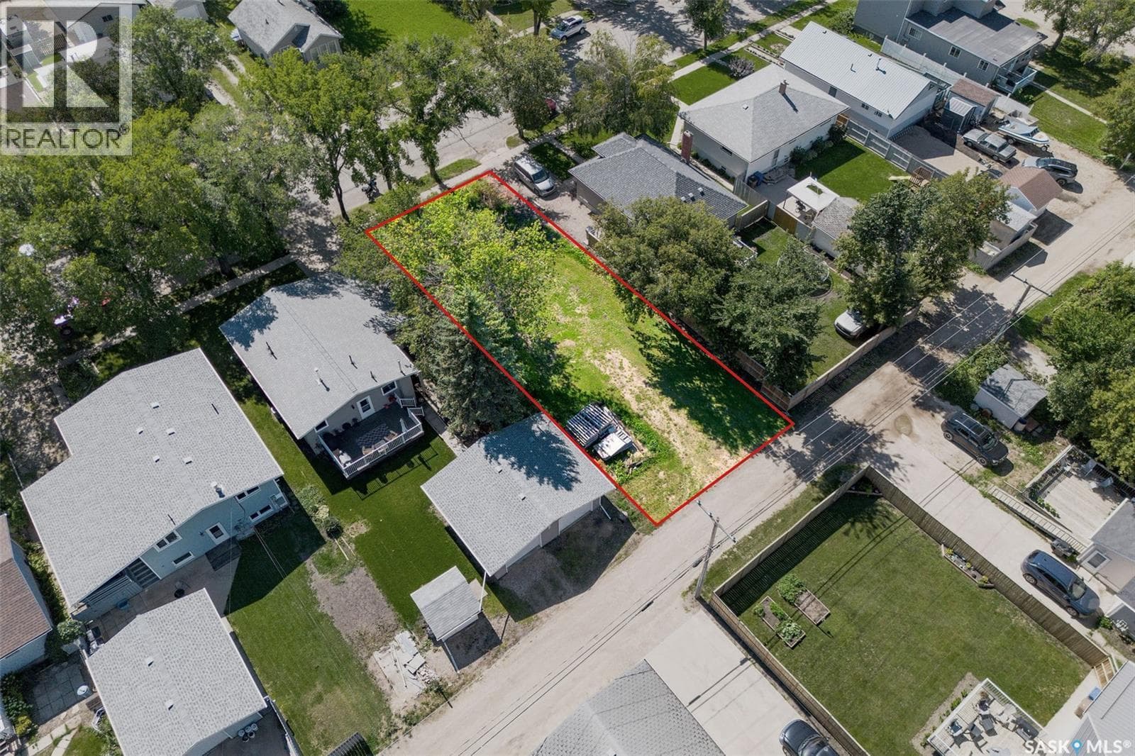 210 McLeod AVENUE E — photo 2