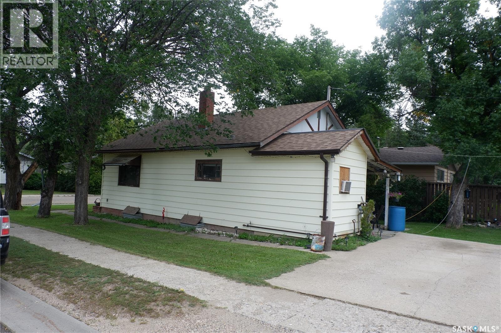 221 7th AVENUE W photo 3