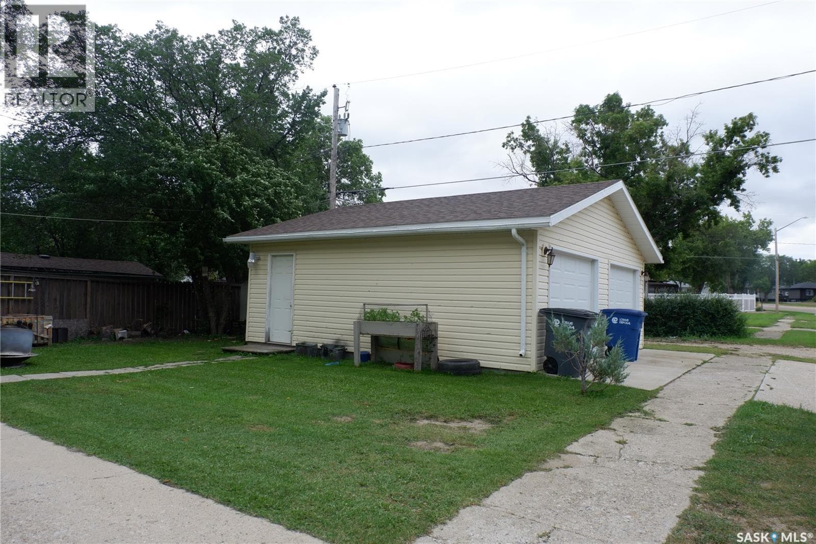 221 7th AVENUE W photo 4