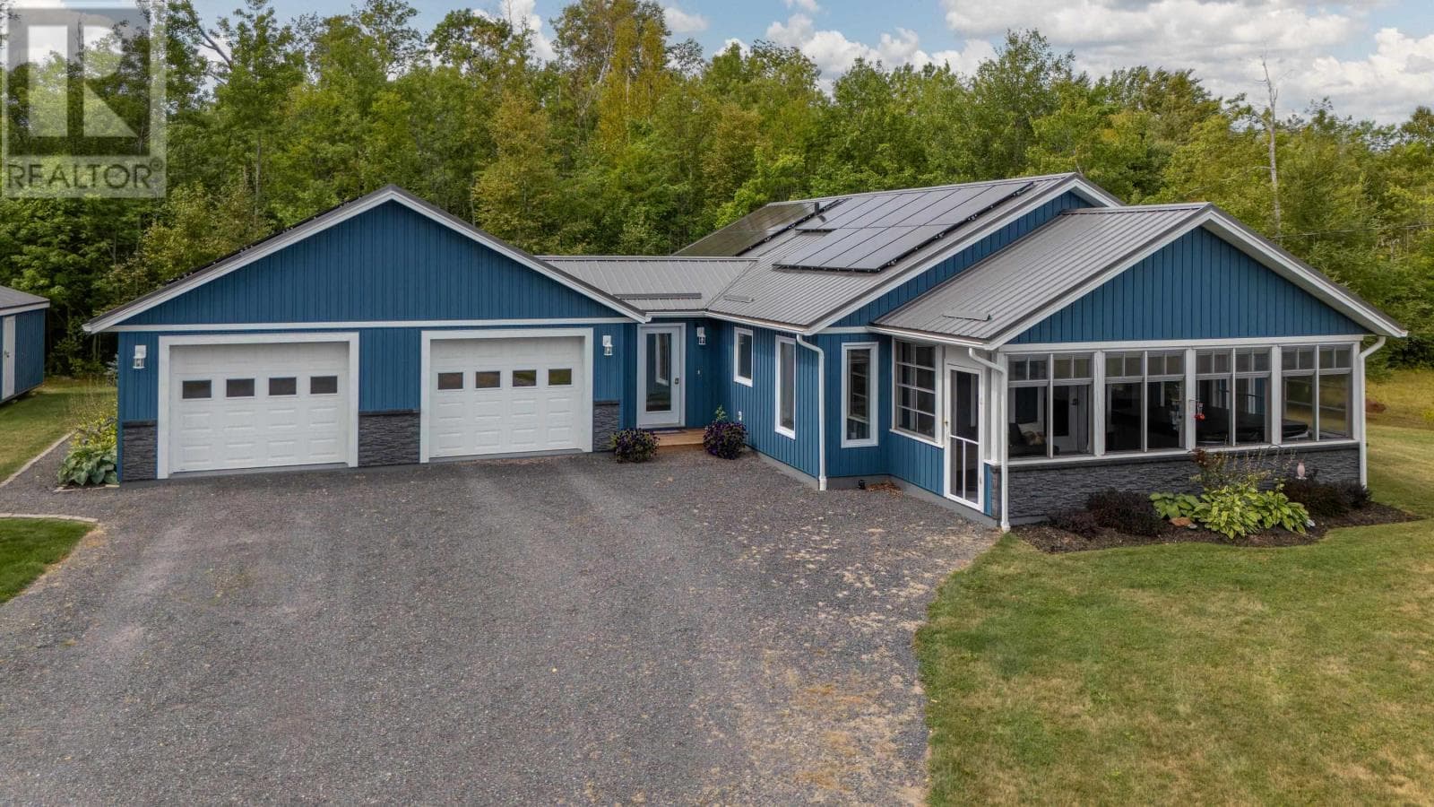 2 bed 2 bath single family at 19 Wight Birch Crescent — $559,000