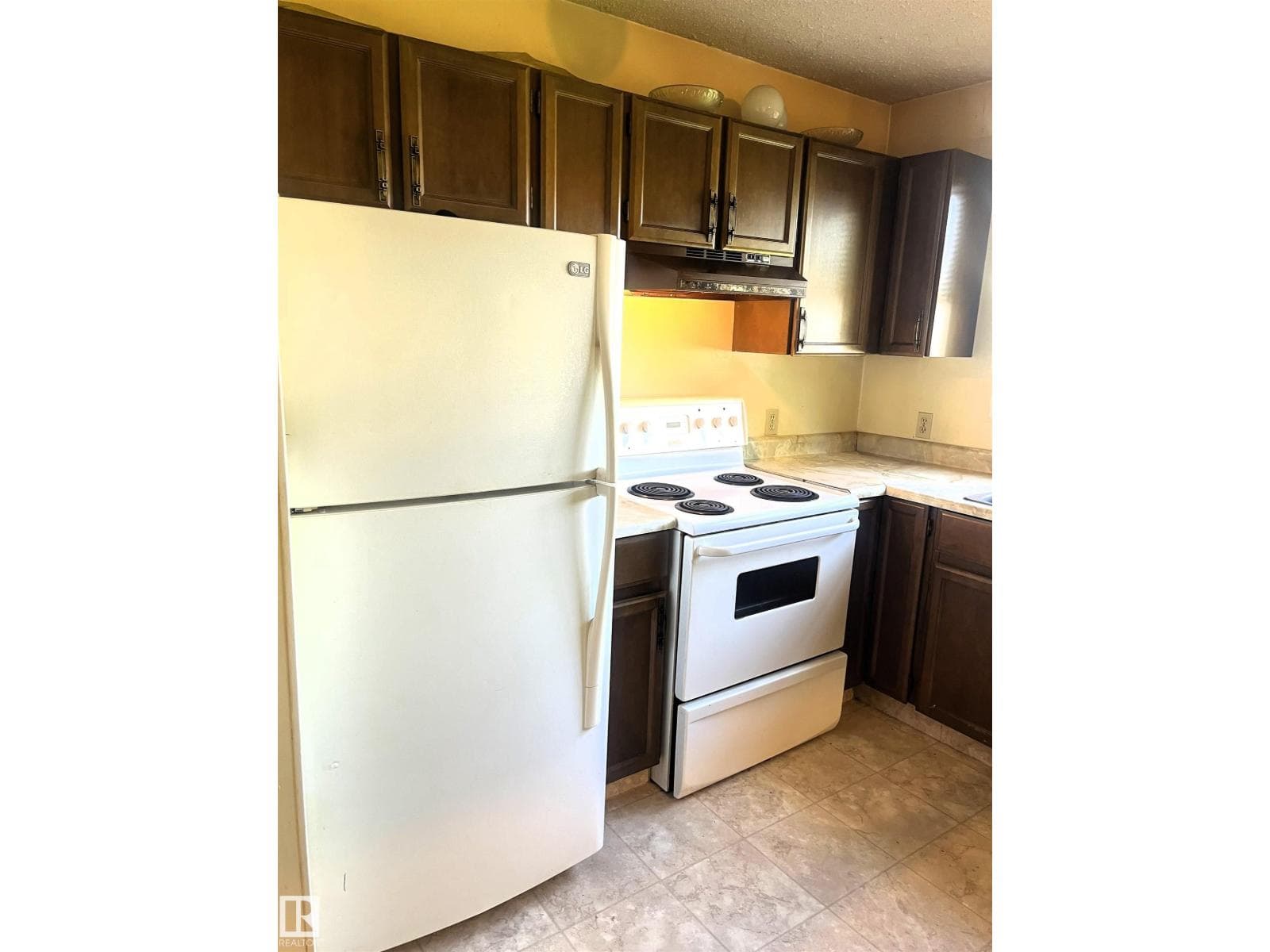 4821 52 Ave photo 4