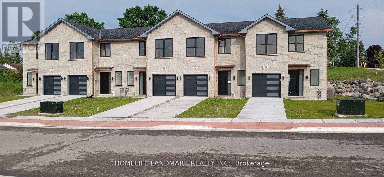 3 bed 4 bath single family at 32 REGENT STREET — $590,000