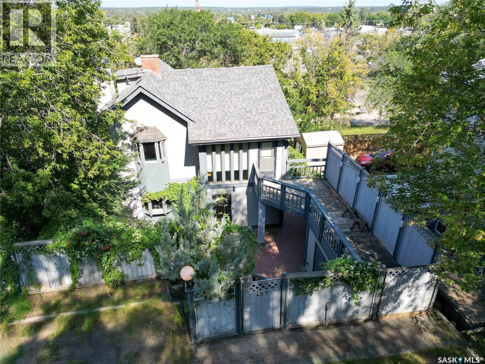407 18th STREET W