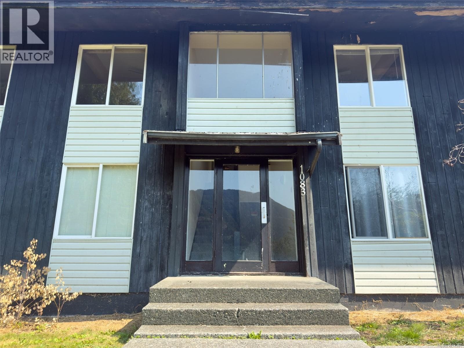 401 1083 Maquinna Ave photo 2