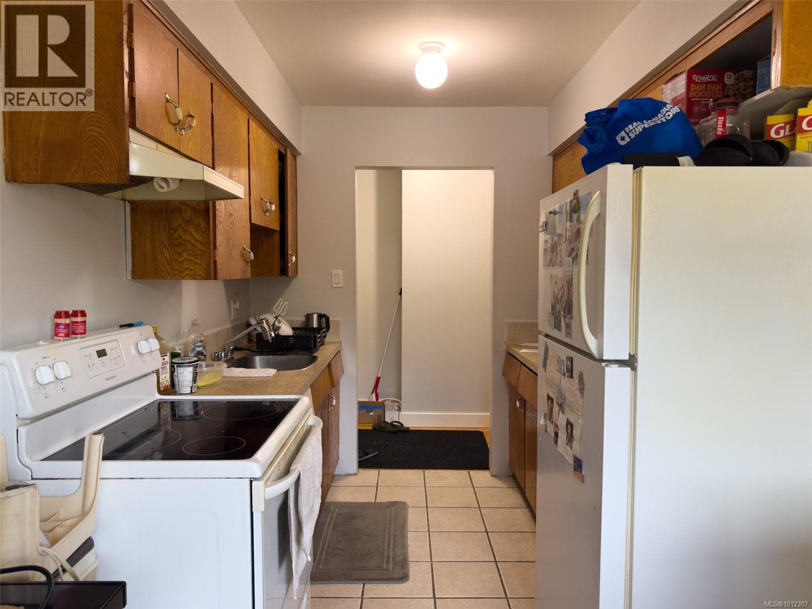 401 1083 Maquinna Ave photo 3