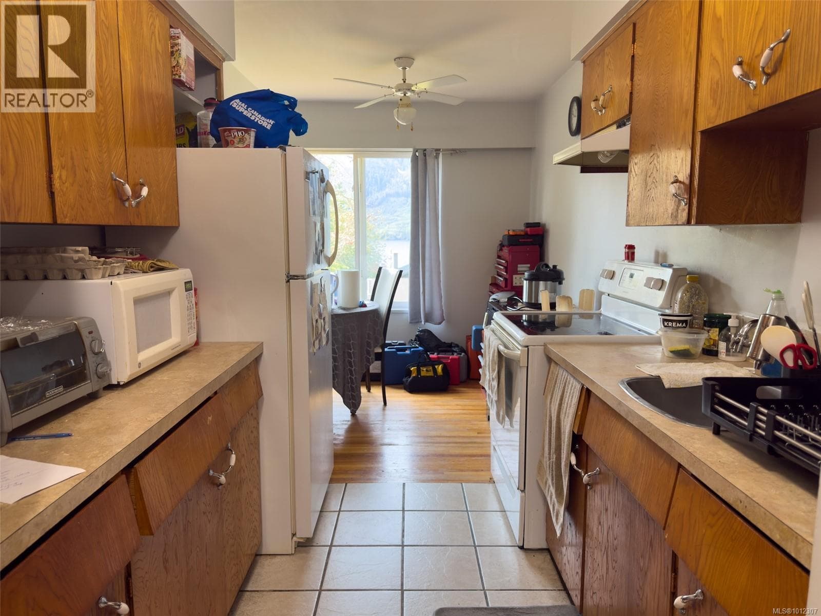 401 1083 Maquinna Ave photo 4