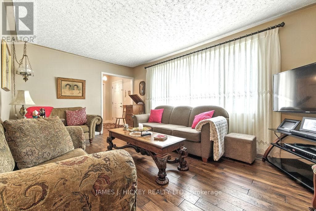 25 LAURENTIAN STREET photo 5