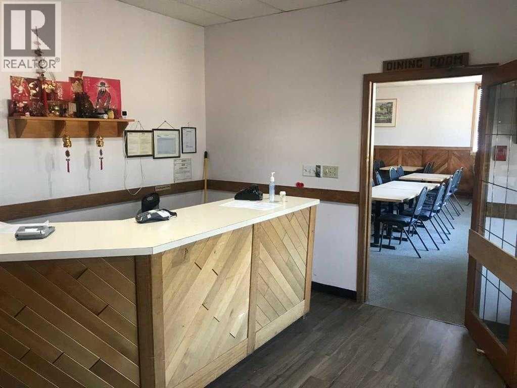 4904 54 Street — photo 3