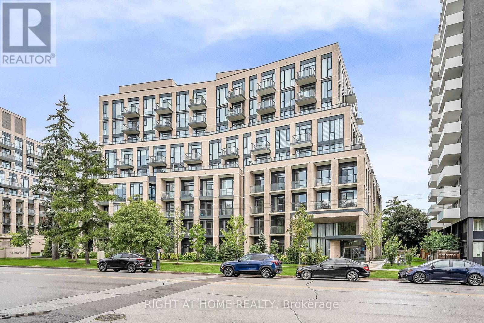 3 bed 3 bath single family at 705 - 293 THE KINGSWAY — $999,000
