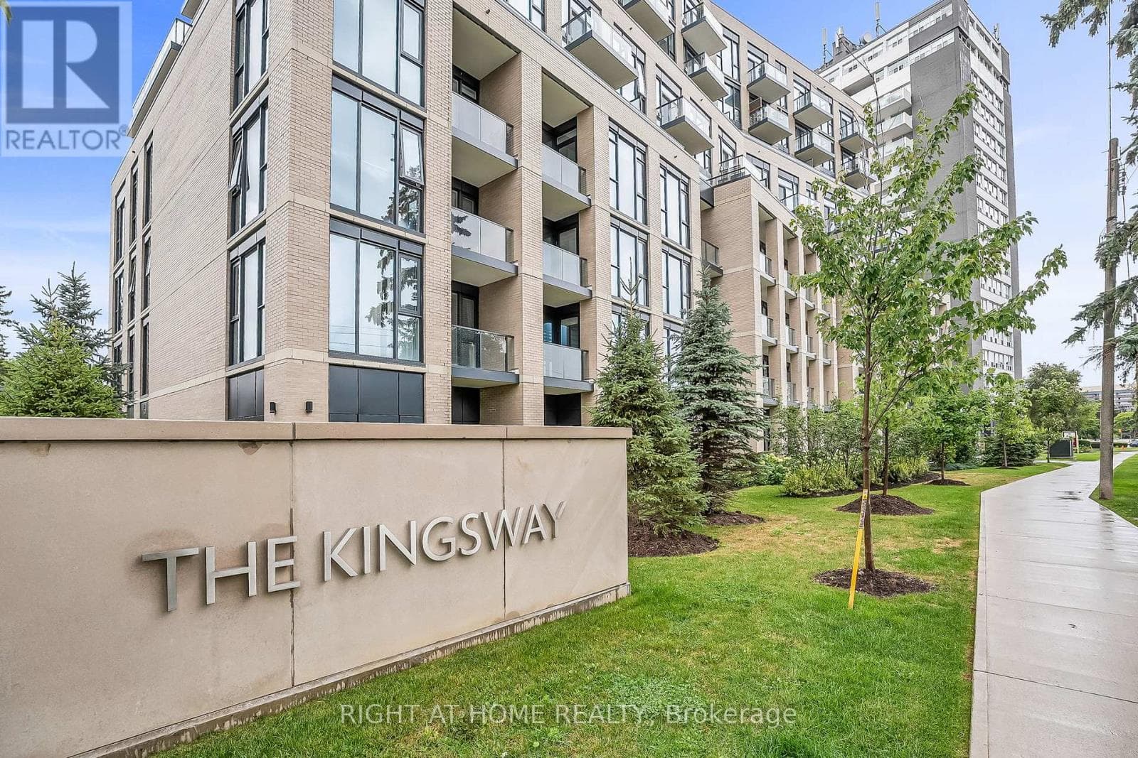 705 - 293 THE KINGSWAY photo 2