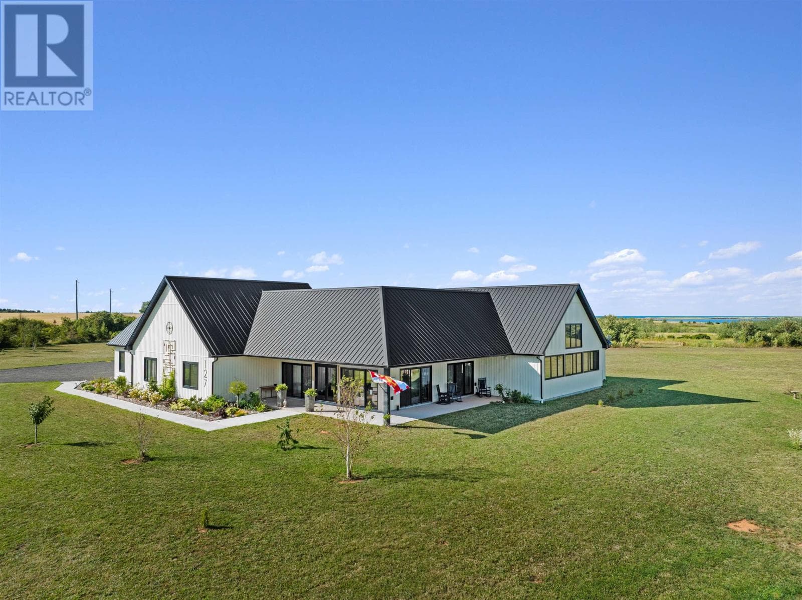127 Thompson Shore Road photo 2