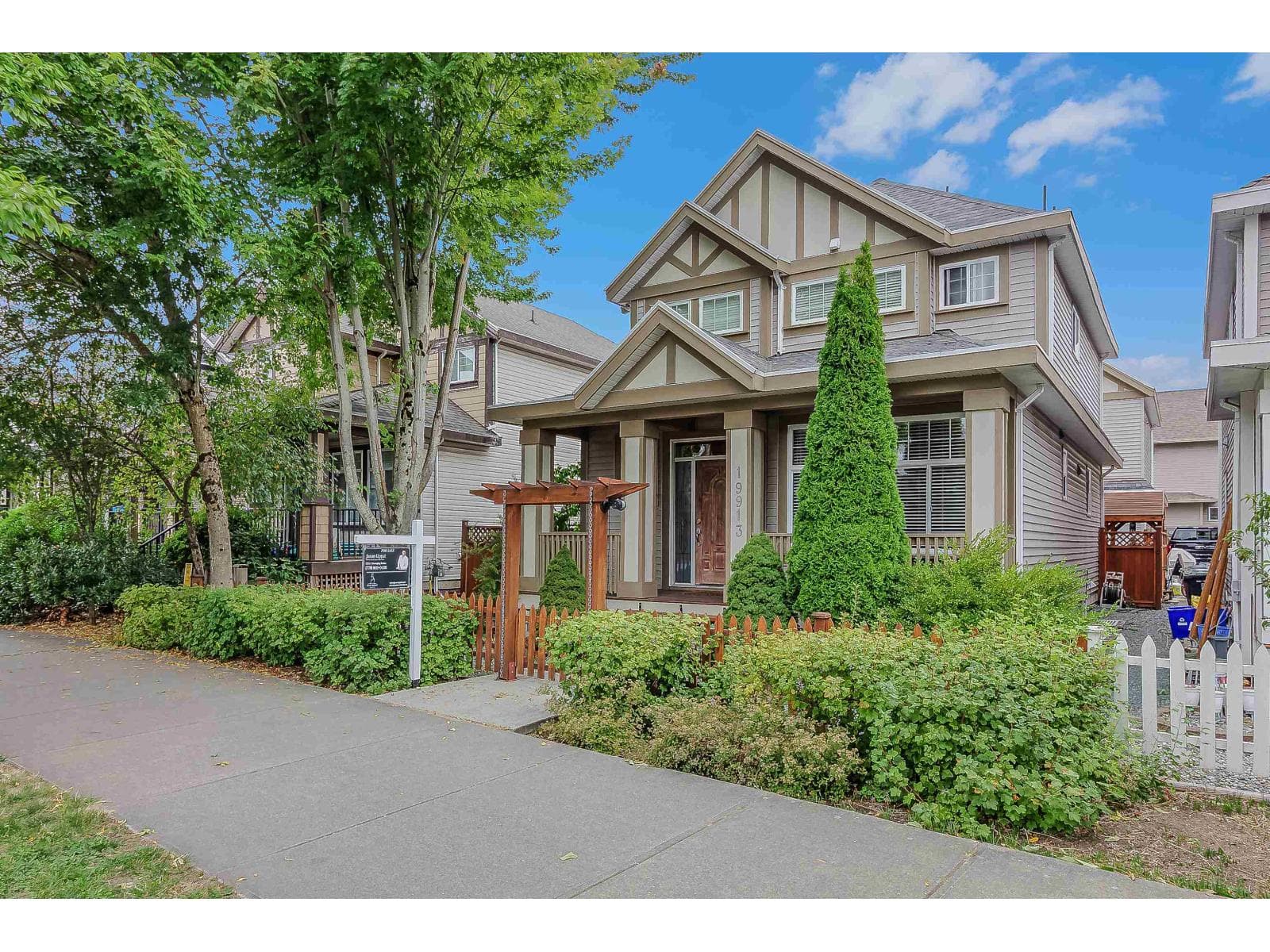 19913 72 AVENUE photo 2