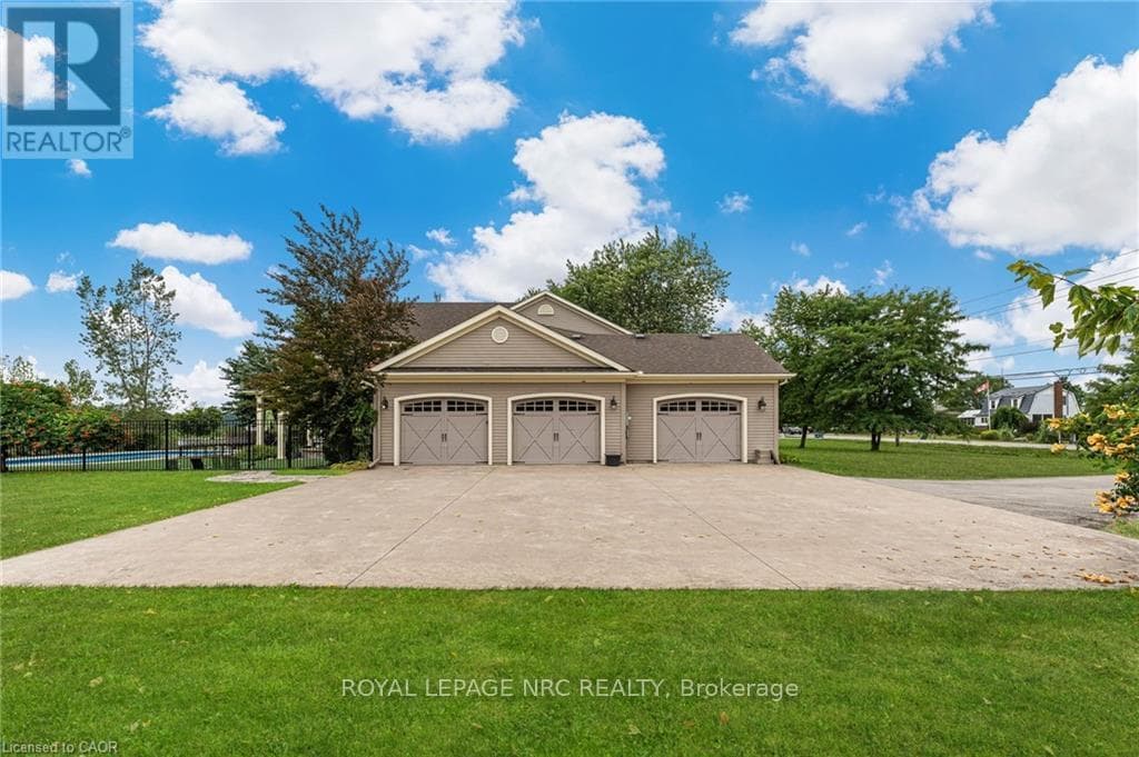 915 QUEENSTON ROAD S photo 5