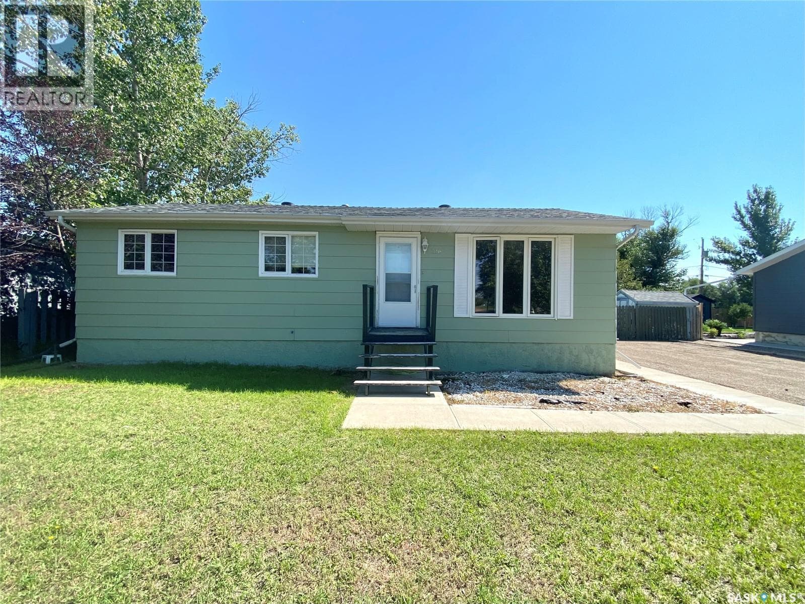 216 3rd STREET E