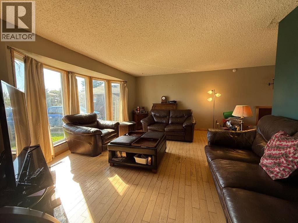 5804 48A Street — photo 3