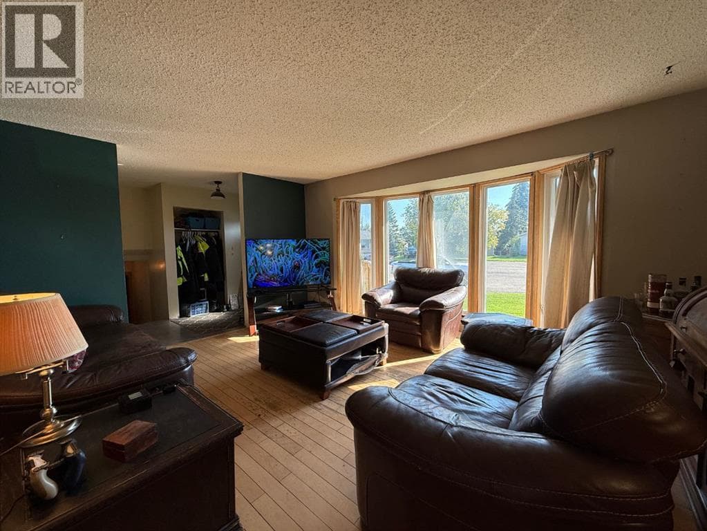 5804 48A Street — photo 4