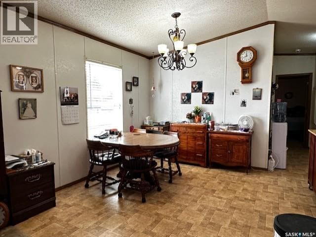 215 Louis STREET photo 5