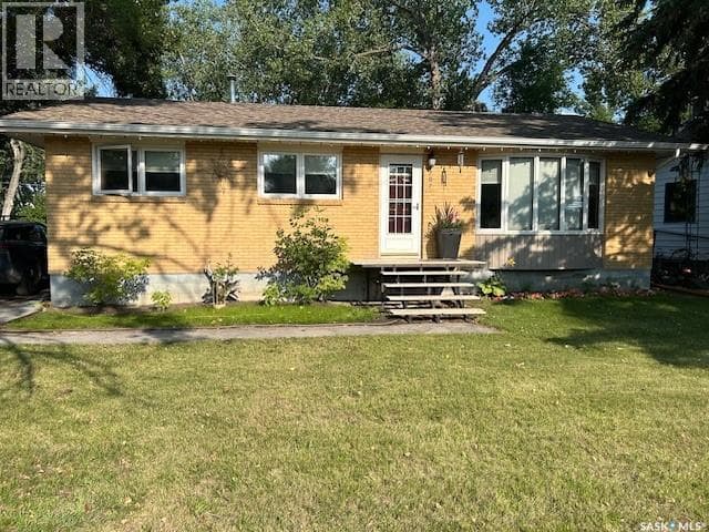 307 1st STREET W