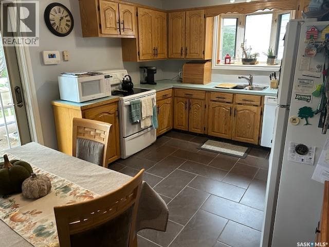 307 1st STREET W — photo 5