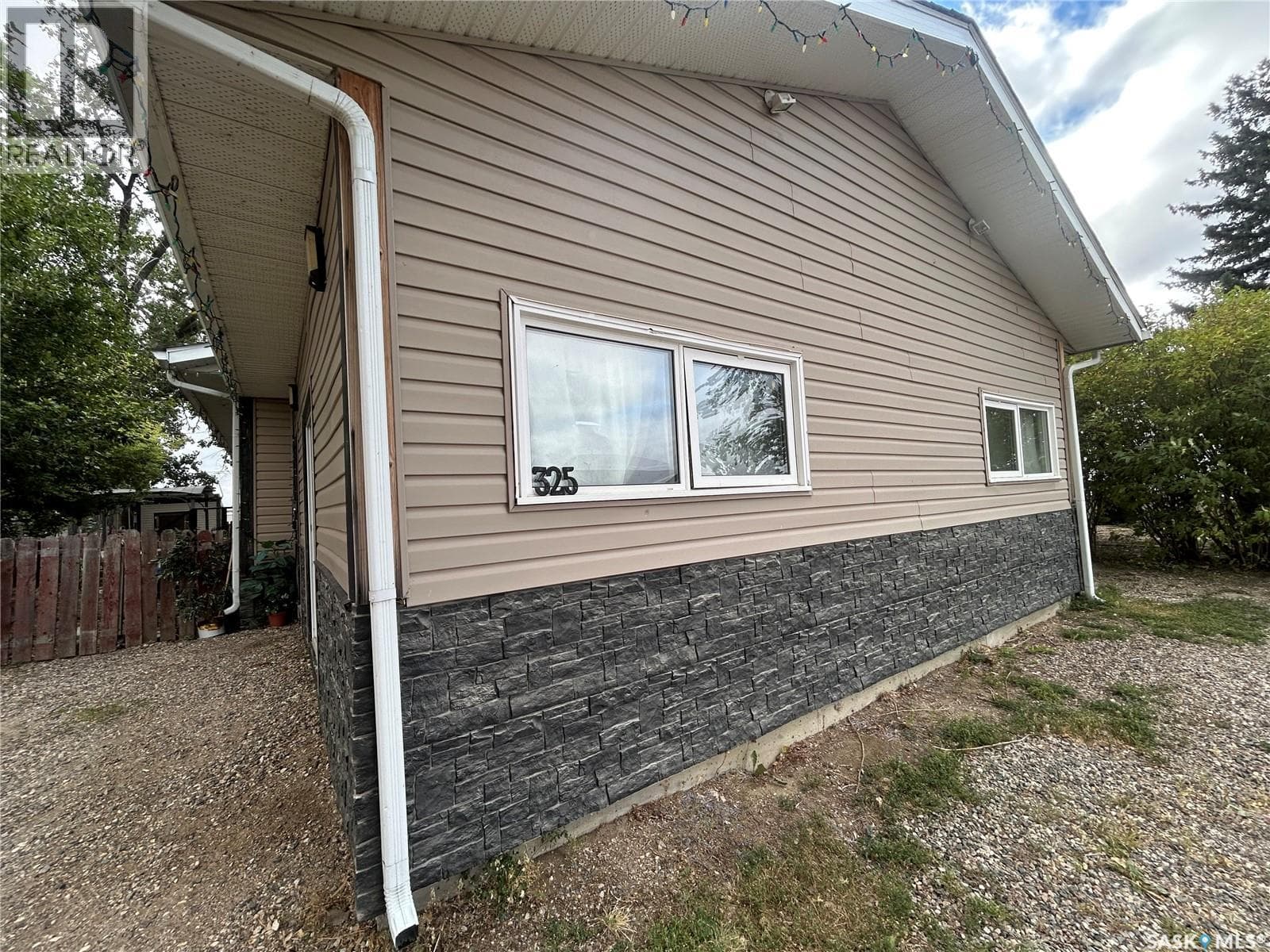 325 White STREET — photo 3