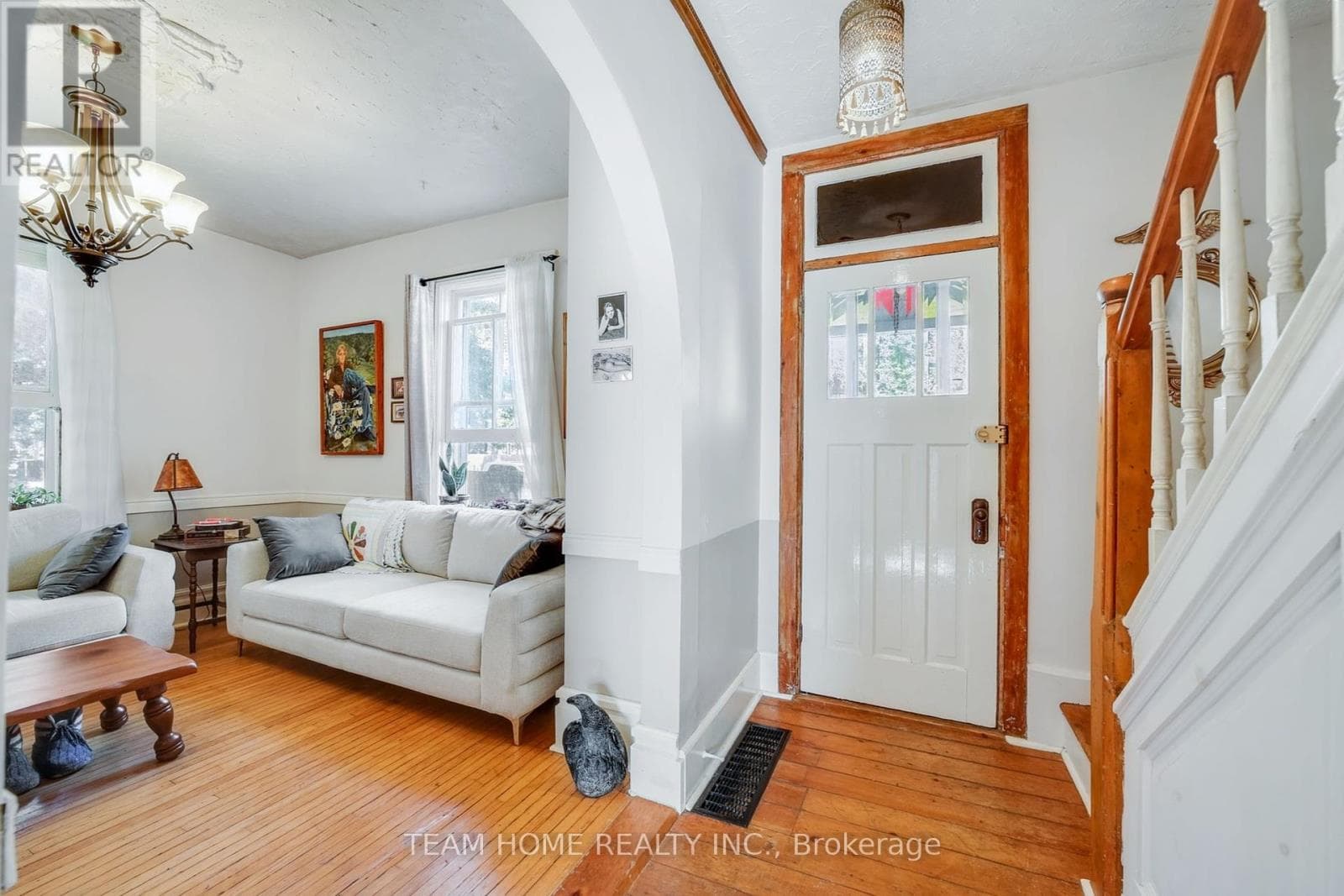 3 DUNDAS STREET E photo 5
