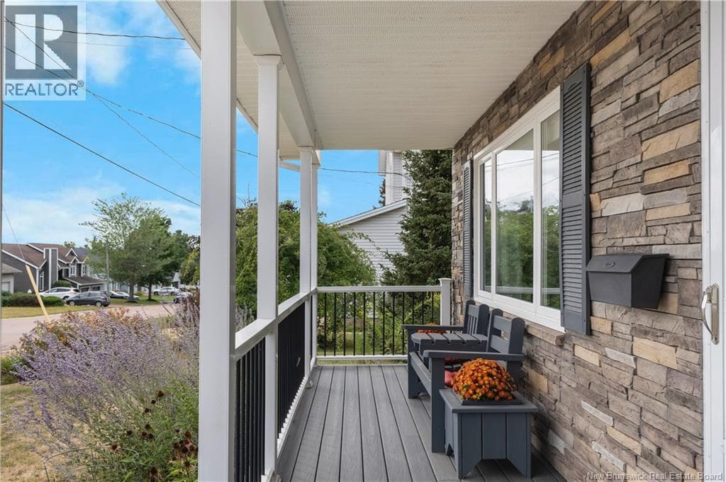 409 Gaspe Street photo 4