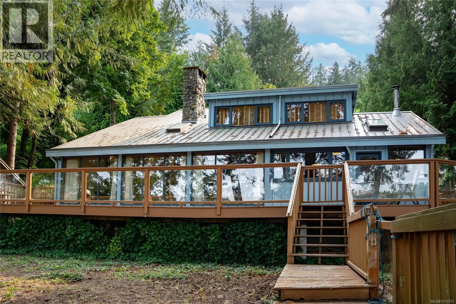 122 Ontario Pl photo 2