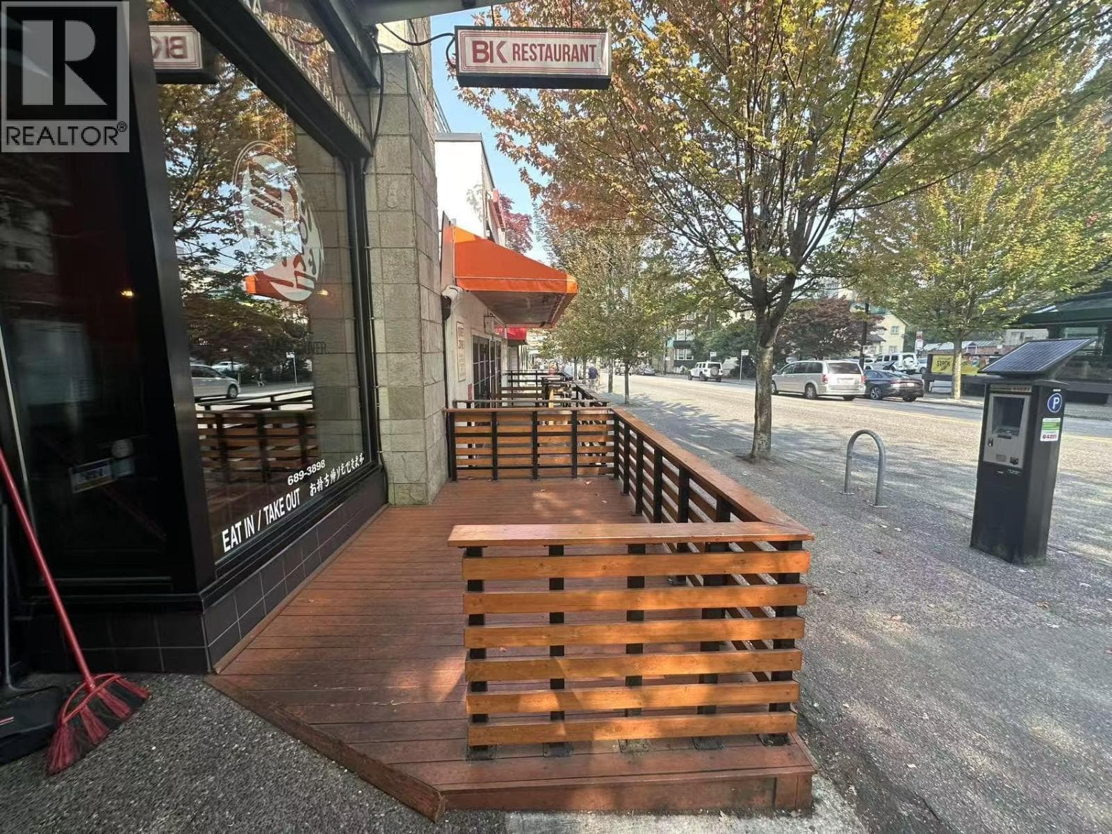 1638 ROBSON STREET photo 2