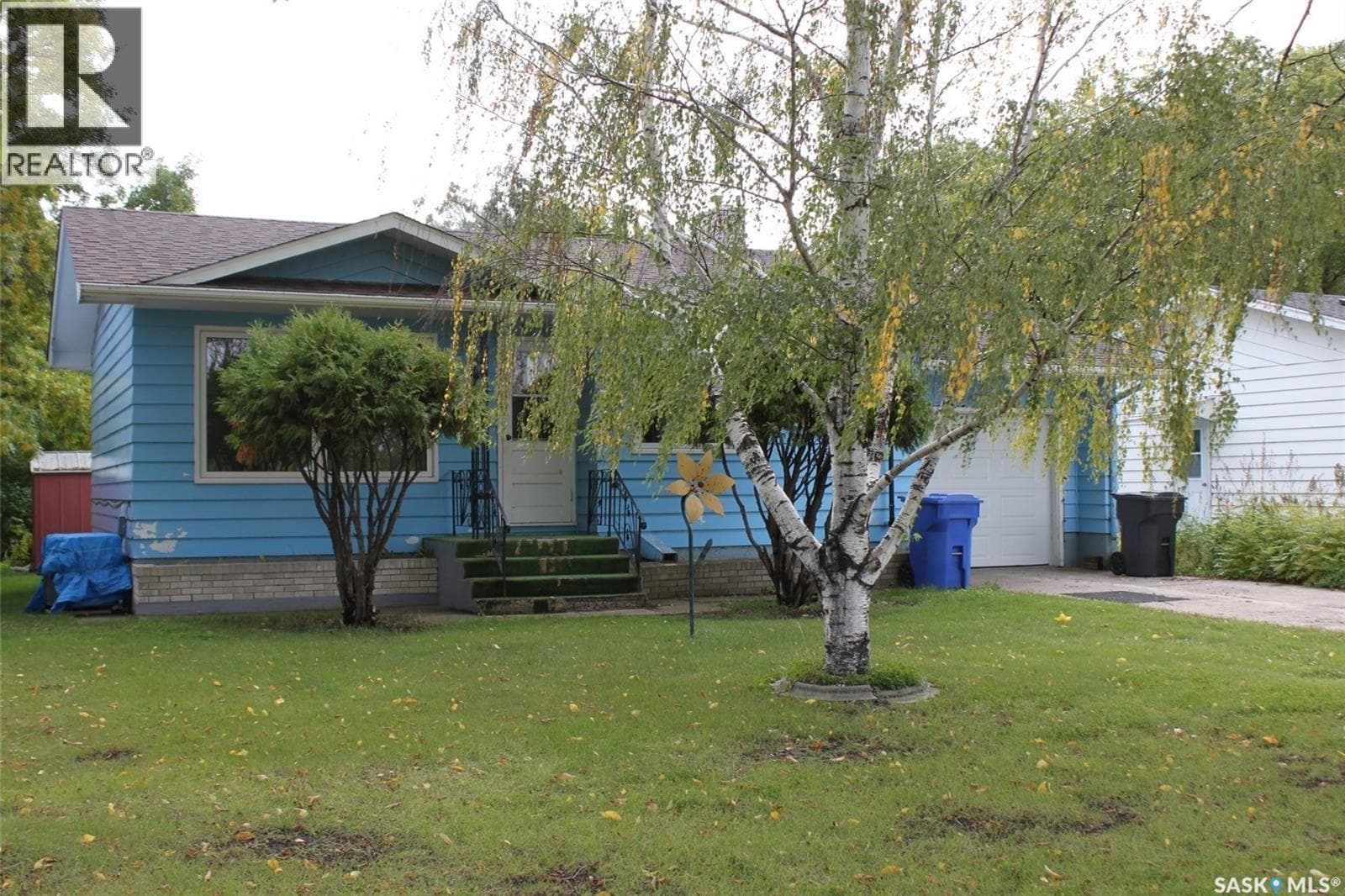 310 1st AVENUE W — photo 2