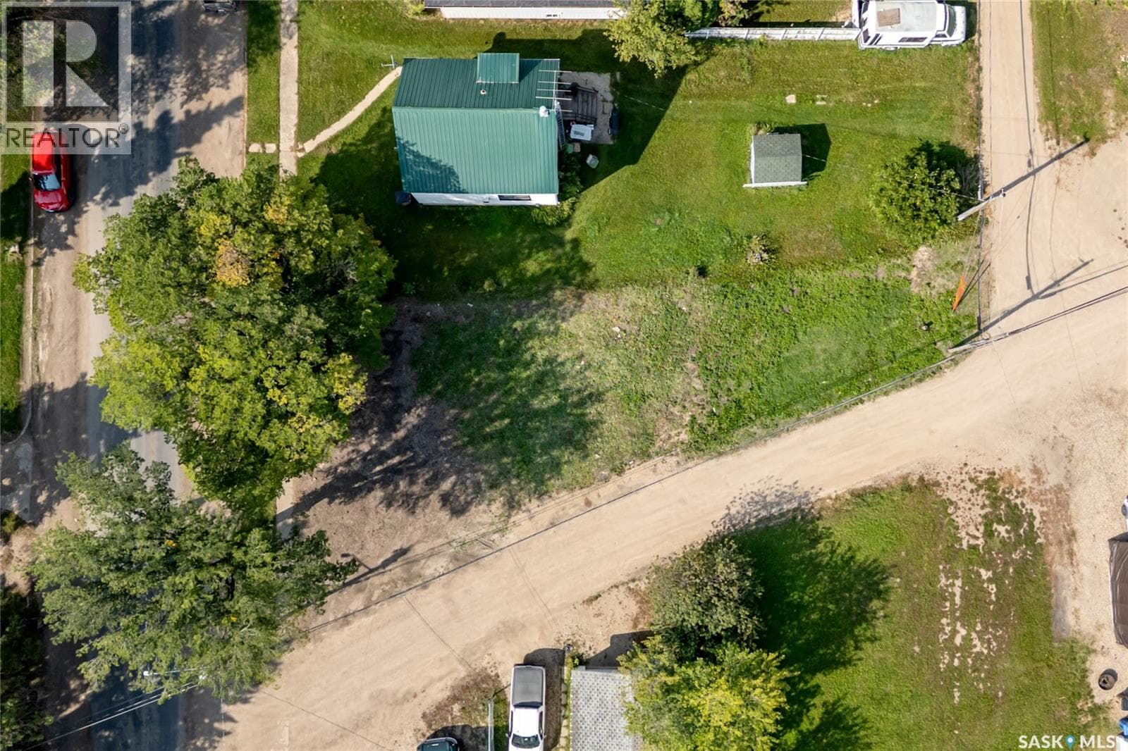 302 Burrows AVENUE W — photo 2