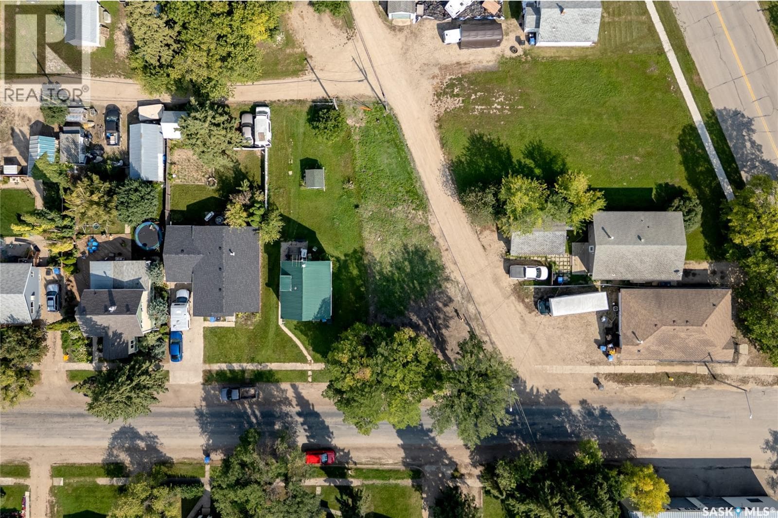 302 Burrows AVENUE W — photo 3