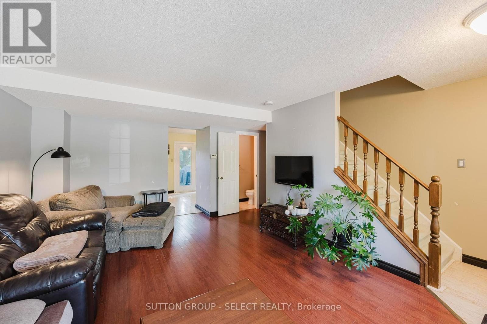 11 - 151 MARTINET AVENUE photo 3