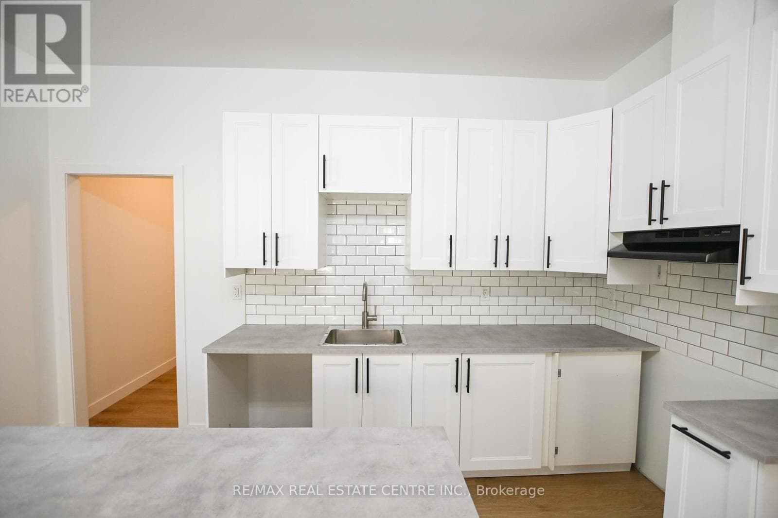 284 DARLING STREET photo 4